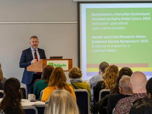Jeremy Miles MS speaking at the Evidence Centre event