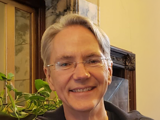 Yr Athro Donald Forrester