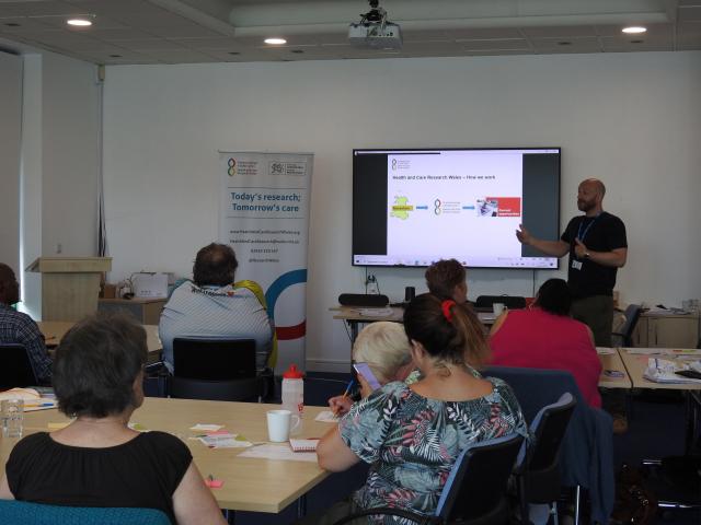 Pete Gee presenting to a group of the public