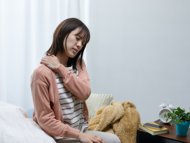 Women rubbing her shoulder