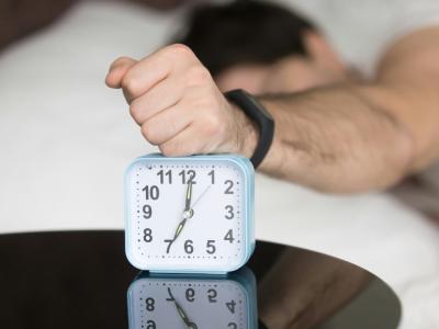 a_man_snoozing_an_alarn_clock